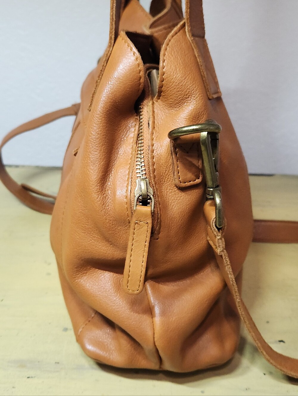 Vilenca Holland Genuine Tan Leather Convertible Crossbody Satchel Bag - Picture 7 of 13